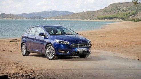 Autotest vernieuwde Ford Focus. Ford heeft de facelift van de Focus aangegrepen om een efficiencyslag te maken. Ford Focus rijtest.