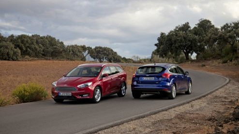 Autotest vernieuwde Ford Focus. Ford heeft de facelift van de Focus aangegrepen om een efficiencyslag te maken. Ford Focus rijtest.