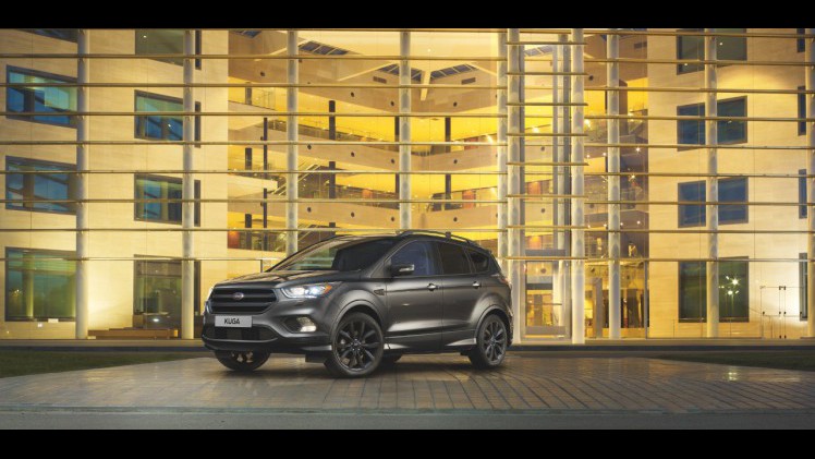 De nieuwe Ford Kuga ST-Line profiteert van de Kuga facelift zoals deze eind 2016 op de markt komt. Ford heeft de SUV sportiever gemaakt met een bodykit en verbeterde ophanging.