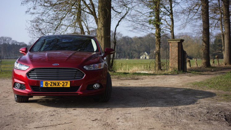 Autotest Ford Mondeo 2.0 iVCT HEV Hybrid Titanium, het vlaggenschip van Ford met hybride aandrijflijn en 20%-21% bijtelling voor zakelijke rijders. Een slim alternatief voor de benzine- of diesel.