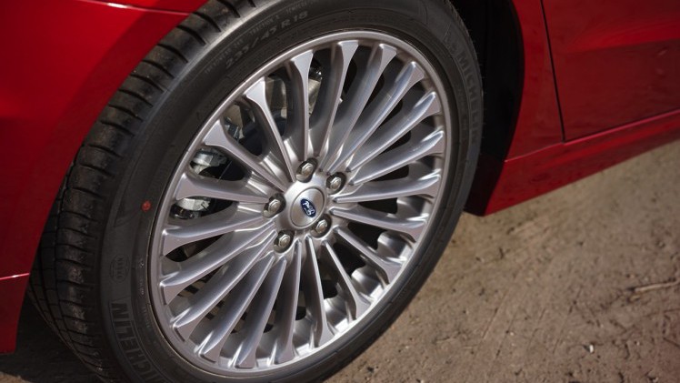 Autotest Ford Mondeo 2.0 iVCT HEV Hybrid Titanium, het vlaggenschip van Ford met hybride aandrijflijn en 20%-21% bijtelling voor zakelijke rijders. Een slim alternatief voor de benzine- of diesel.