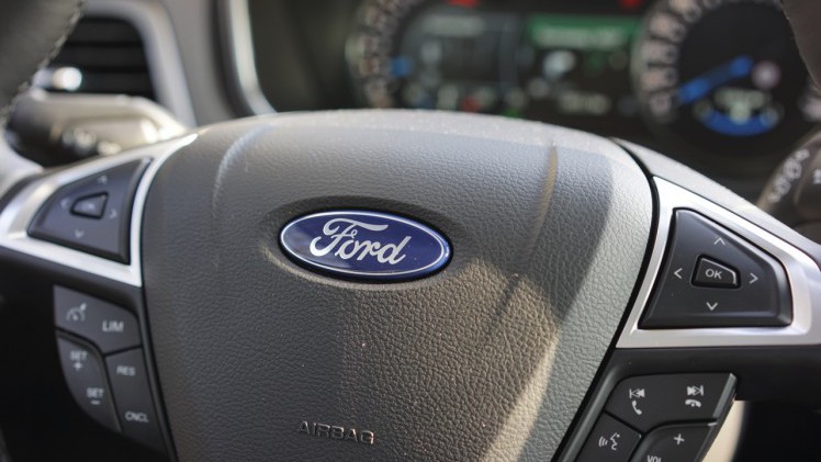 Autotest Ford Mondeo 2.0 iVCT HEV Hybrid Titanium, het vlaggenschip van Ford met hybride aandrijflijn en 20%-21% bijtelling voor zakelijke rijders. Een slim alternatief voor de benzine- of diesel.
