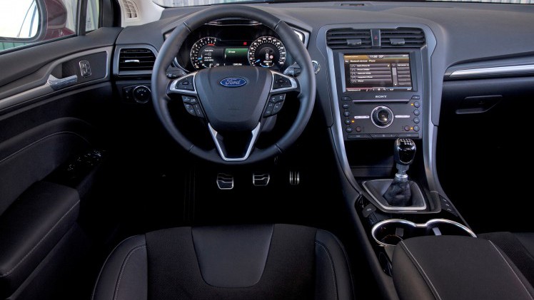 Autotest Ford Mondeo 2.0 iVCT HEV Hybrid Titanium, het vlaggenschip van Ford met hybride aandrijflijn en 20%-21% bijtelling voor zakelijke rijders. Een slim alternatief voor de benzine- of diesel.