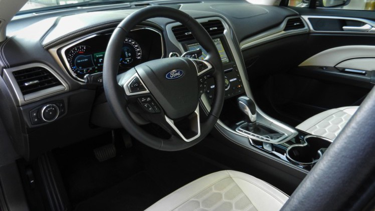 Autotest Ford Mondeo Vignale, een auto die meer biedt dan alleen extra luxe. De look-and-feel is naar een hoger plan getild en dat geldt ook voor de dealerservice. We reden met de 2.0 EcoBoost.