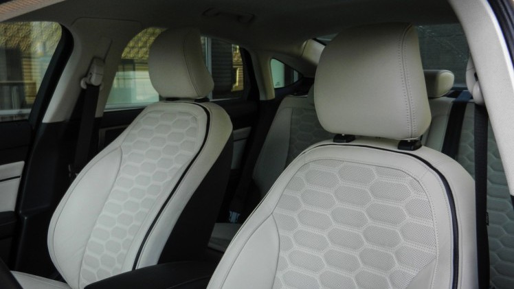 Autotest Ford Mondeo Vignale, een auto die meer biedt dan alleen extra luxe. De look-and-feel is naar een hoger plan getild en dat geldt ook voor de dealerservice. We reden met de 2.0 EcoBoost.
