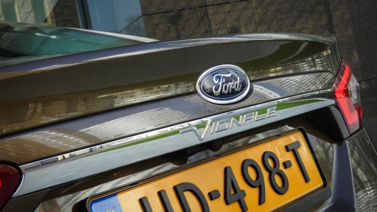 Autotest Ford Mondeo Vignale, een auto die meer biedt dan alleen extra luxe. De look-and-feel is naar een hoger plan getild en dat geldt ook voor de dealerservice. We reden met de 2.0 EcoBoost.