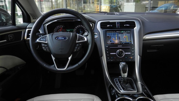 Autotest Ford Mondeo Vignale, een auto die meer biedt dan alleen extra luxe. De look-and-feel is naar een hoger plan getild en dat geldt ook voor de dealerservice. We reden met de 2.0 EcoBoost.