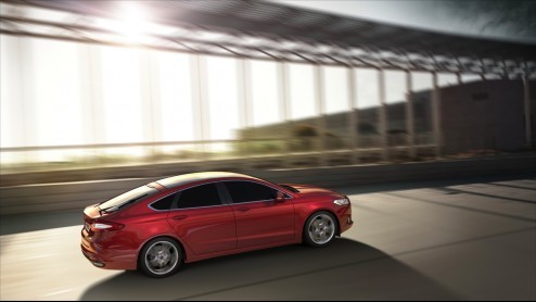 De nieuwe Ford Mondeo is uit te rusten met Pedestrian Detection. Daarmee is het de eerste Ford met voetgangersdetectie.