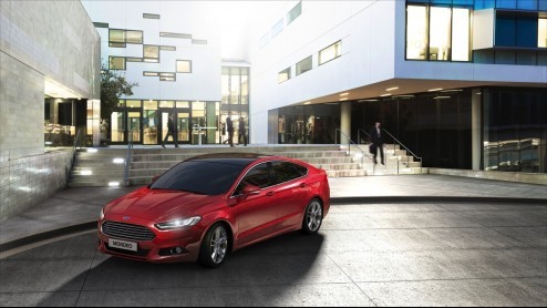 De nieuwe Ford Mondeo is uit te rusten met Pedestrian Detection. Daarmee is het de eerste Ford met voetgangersdetectie.