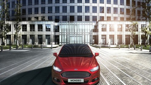 De nieuwe Ford Mondeo is uit te rusten met Pedestrian Detection. Daarmee is het de eerste Ford met voetgangersdetectie.