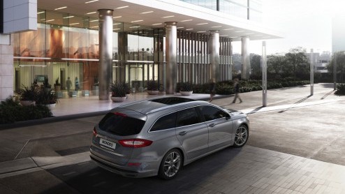 De nieuwe Ford Mondeo is uit te rusten met Pedestrian Detection. Daarmee is het de eerste Ford met voetgangersdetectie.