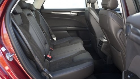 Rijtest van nieuwe Ford Mondeo 2.0 TDCi en Mondeo Wagon 1.5 EcoBoost, die in december 2014 eindelijk in de showroom staan.
