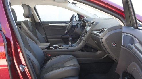 Rijtest van nieuwe Ford Mondeo 2.0 TDCi en Mondeo Wagon 1.5 EcoBoost, die in december 2014 eindelijk in de showroom staan.