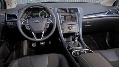 Rijtest van nieuwe Ford Mondeo 2.0 TDCi en Mondeo Wagon 1.5 EcoBoost, die in december 2014 eindelijk in de showroom staan.