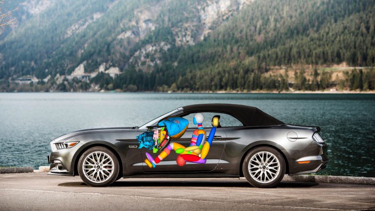 De klep van het dashboardkastje van de Ford Mustang is ook meteen een knie-airbag.