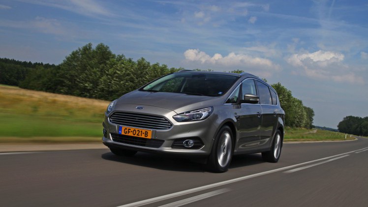 Autotest nieuwe Ford S-MAX 2.0 TDCi 180 pk Powershift Titanium. We rijden de nieuwe generatie S-MAX met nog meer veilige snufjes en meer finesse in het onderstel en de dieselmotor.