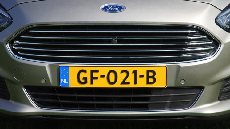 Autotest nieuwe Ford S-MAX 2.0 TDCi 180 pk Powershift Titanium. We rijden de nieuwe generatie S-MAX met nog meer veilige snufjes en meer finesse in het onderstel en de dieselmotor.