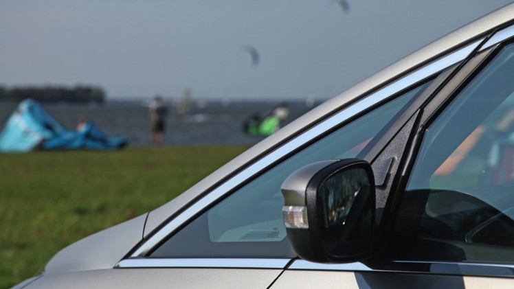 Autotest nieuwe Ford S-MAX 2.0 TDCi 180 pk Powershift Titanium. We rijden de nieuwe generatie S-MAX met nog meer veilige snufjes en meer finesse in het onderstel en de dieselmotor.