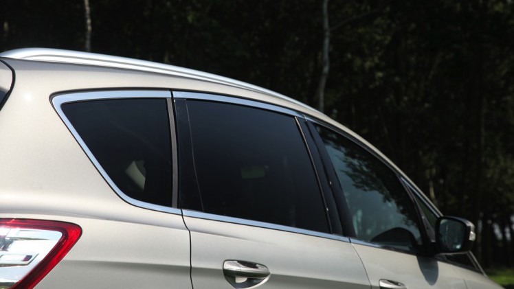 Autotest nieuwe Ford S-MAX 2.0 TDCi 180 pk Powershift Titanium. We rijden de nieuwe generatie S-MAX met nog meer veilige snufjes en meer finesse in het onderstel en de dieselmotor.