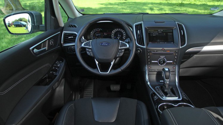 Autotest nieuwe Ford S-MAX 2.0 TDCi 180 pk Powershift Titanium. We rijden de nieuwe generatie S-MAX met nog meer veilige snufjes en meer finesse in het onderstel en de dieselmotor.