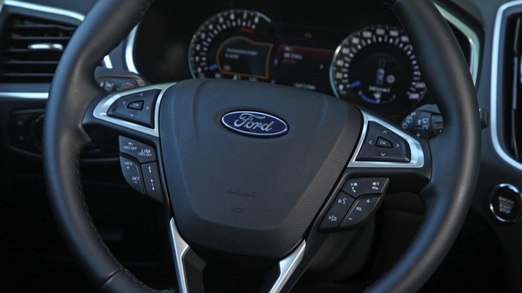 Autotest nieuwe Ford S-MAX 2.0 TDCi 180 pk Powershift Titanium. We rijden de nieuwe generatie S-MAX met nog meer veilige snufjes en meer finesse in het onderstel en de dieselmotor.