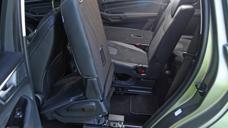 Autotest nieuwe Ford S-MAX 2.0 TDCi 180 pk Powershift Titanium. We rijden de nieuwe generatie S-MAX met nog meer veilige snufjes en meer finesse in het onderstel en de dieselmotor.