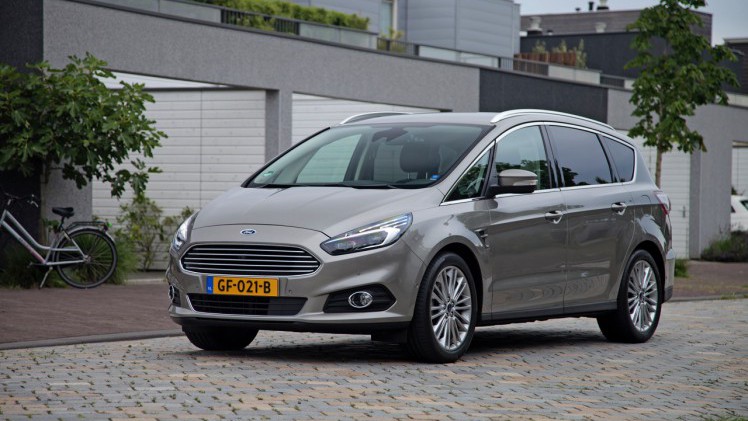 Autotest nieuwe Ford S-MAX 2.0 TDCi 180 pk Powershift Titanium. We rijden de nieuwe generatie S-MAX met nog meer veilige snufjes en meer finesse in het onderstel en de dieselmotor.