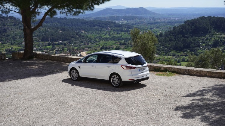 De nieuwe S-Max komt later dit jaar op de markt en wij mochten hem alvast rijden op Mallorca. Is de S-Max nog steeds de onbetwiste koning van de MPV's?