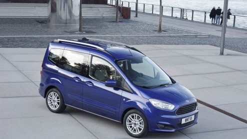 Het duurt nog tot september voordat de Ford Tourneo Courier in ons land arriveert, maar Ford heeft wel alvast de orderboeken geopend. Bestellen kan vanaf 20.995 euro.