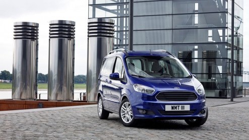 Het duurt nog tot september voordat de Ford Tourneo Courier in ons land arriveert, maar Ford heeft wel alvast de orderboeken geopend. Bestellen kan vanaf 20.995 euro.