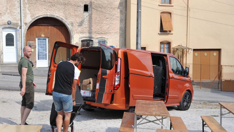 Ford geeft de Transit Custom niet alleen een facelift, maar zorgt tevens voor een opwaardering van interieur en bechikbare technieken.