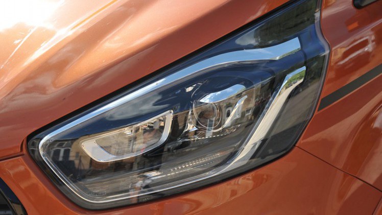 Ford geeft de Transit Custom niet alleen een facelift, maar zorgt tevens voor een opwaardering van interieur en bechikbare technieken.