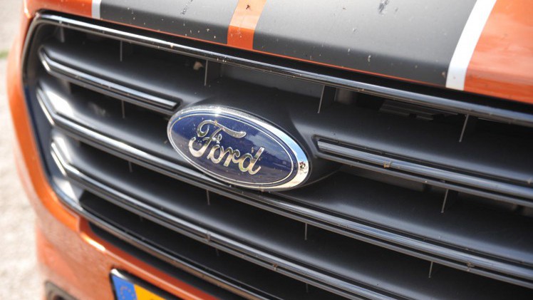 Ford geeft de Transit Custom niet alleen een facelift, maar zorgt tevens voor een opwaardering van interieur en bechikbare technieken.