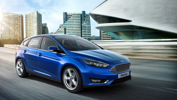 Ford focust met de conventionele zestrapsautomaat op benzinemotoren en koppelt de Powershift automaat met dubbele koppeling aan de diesels.