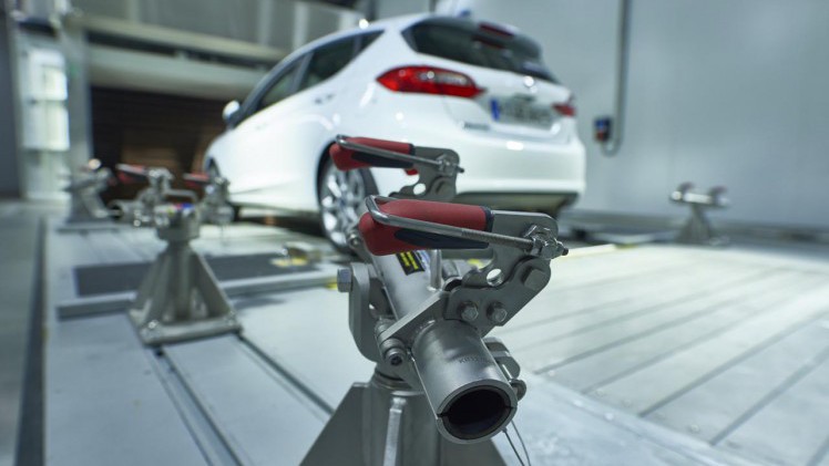 Ford kan in een nieuwe testfaciliteit alle weersomstandigheden uit heel Europa nabootsten.