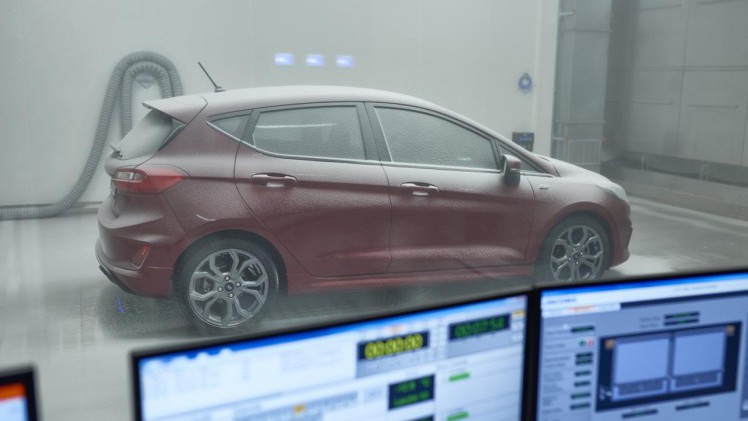 Ford kan in een nieuwe testfaciliteit alle weersomstandigheden uit heel Europa nabootsten.