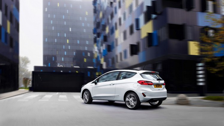 Ford heeft de prijzen bekendgemaakt van de nieuwe Fiesta. Die beginnen bij 14.995 euro, mits je gebruik maakt van de aankooppremie. Een First Edition Pack is ook van de partij.