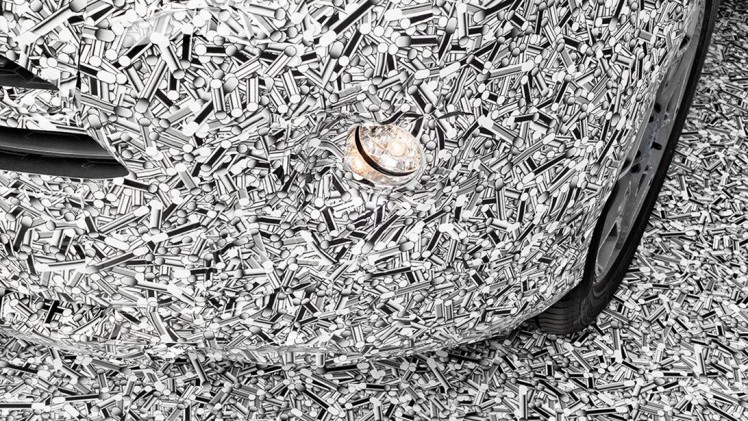 Ford ontwikkelt nieuwe 3D camouflage om het design van prototypen nog even onder de pet te houden. Deze 3D Brick camouflage werd in twee maanden ontwikkeld.