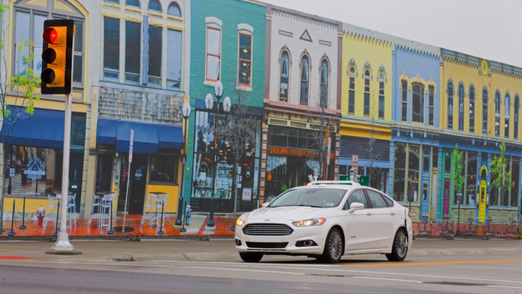 Ford test autonoom rijden met Ford Mondeo in eigen stad Mcity van Michigan.
