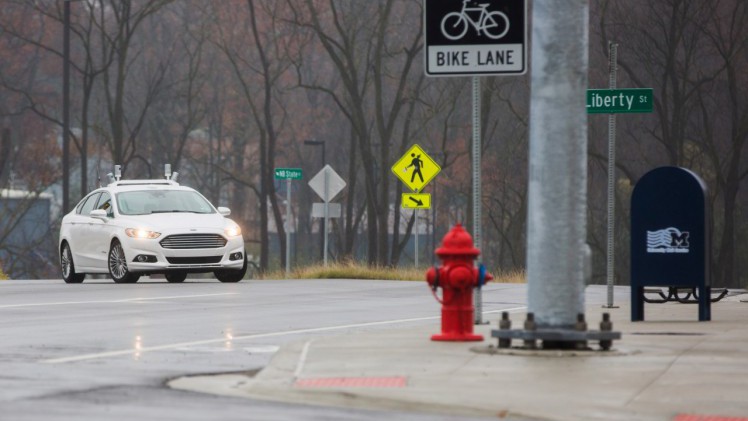 Ford test autonoom rijden met Ford Mondeo in eigen stad Mcity van Michigan.