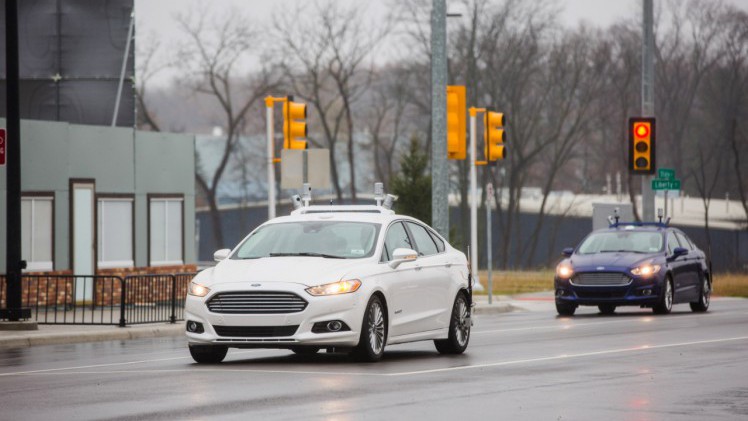 Ford test autonoom rijden met Ford Mondeo in eigen stad Mcity van Michigan.