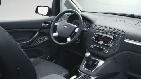 De Ford C-Max heeft een aantal wijzigingen gekregen zodat deze weer een paar jaar mee kan. De C-Max is door de veranderingen wat meer op zijn grote en populaire broer gaan lijken, de S-Max.
