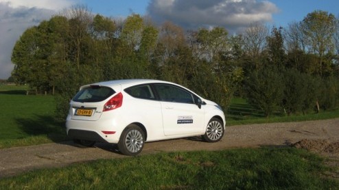 Wanneer je nu voor de keuze staat een nieuwe compacte auto aan te schaffen, zijn de mogelijkheden te over. Zoek je iets dynamisch, fris ogend en zuinig rijdend, dan verdient de nieuwe Ford Fiesta als