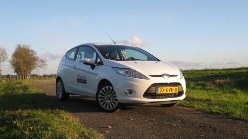 Wanneer je nu voor de keuze staat een nieuwe compacte auto aan te schaffen, zijn de mogelijkheden te over. Zoek je iets dynamisch, fris ogend en zuinig rijdend, dan verdient de nieuwe Ford Fiesta als
