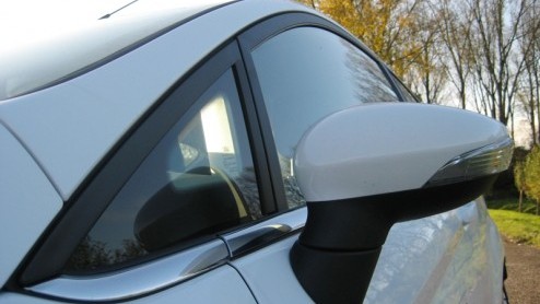 Wanneer je nu voor de keuze staat een nieuwe compacte auto aan te schaffen, zijn de mogelijkheden te over. Zoek je iets dynamisch, fris ogend en zuinig rijdend, dan verdient de nieuwe Ford Fiesta als