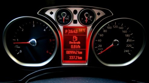 Het aantal fervente voorstanders van handgeschakelde autos ligt sinds een aantal jaar onder vuur. De automatische transmissie met dubbele koppeling maakt namelijk zijn opmars. Snelle schakelingen met