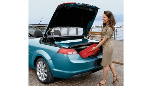 Ook Ford gaat mee drijven op de Coup-Cabrio stroom. Dat er een CC op basis van de Focus zou komen wisten we al, nu zijn de technische details en de prijzen bekend gemaakt door Ford. Jammer alleen is,