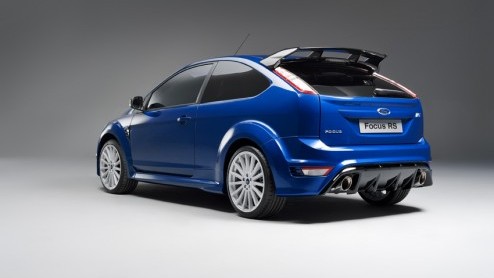 We hebben al heel wat geschreven over de Ford Focus RS en we kunnen niet wachten om in n van de 50 stuks die in 2009 in Nederland zullen arriveren plaats te nemen! Met 305 pk, 440 Nm en een sprint v