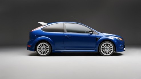 We hebben al heel wat geschreven over de Ford Focus RS en we kunnen niet wachten om in n van de 50 stuks die in 2009 in Nederland zullen arriveren plaats te nemen! Met 305 pk, 440 Nm en een sprint v