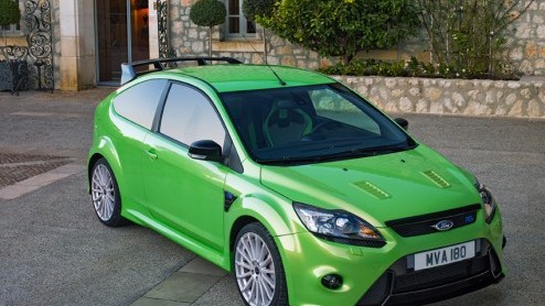 We hebben al heel wat geschreven over de Ford Focus RS en we kunnen niet wachten om in n van de 50 stuks die in 2009 in Nederland zullen arriveren plaats te nemen! Met 305 pk, 440 Nm en een sprint v